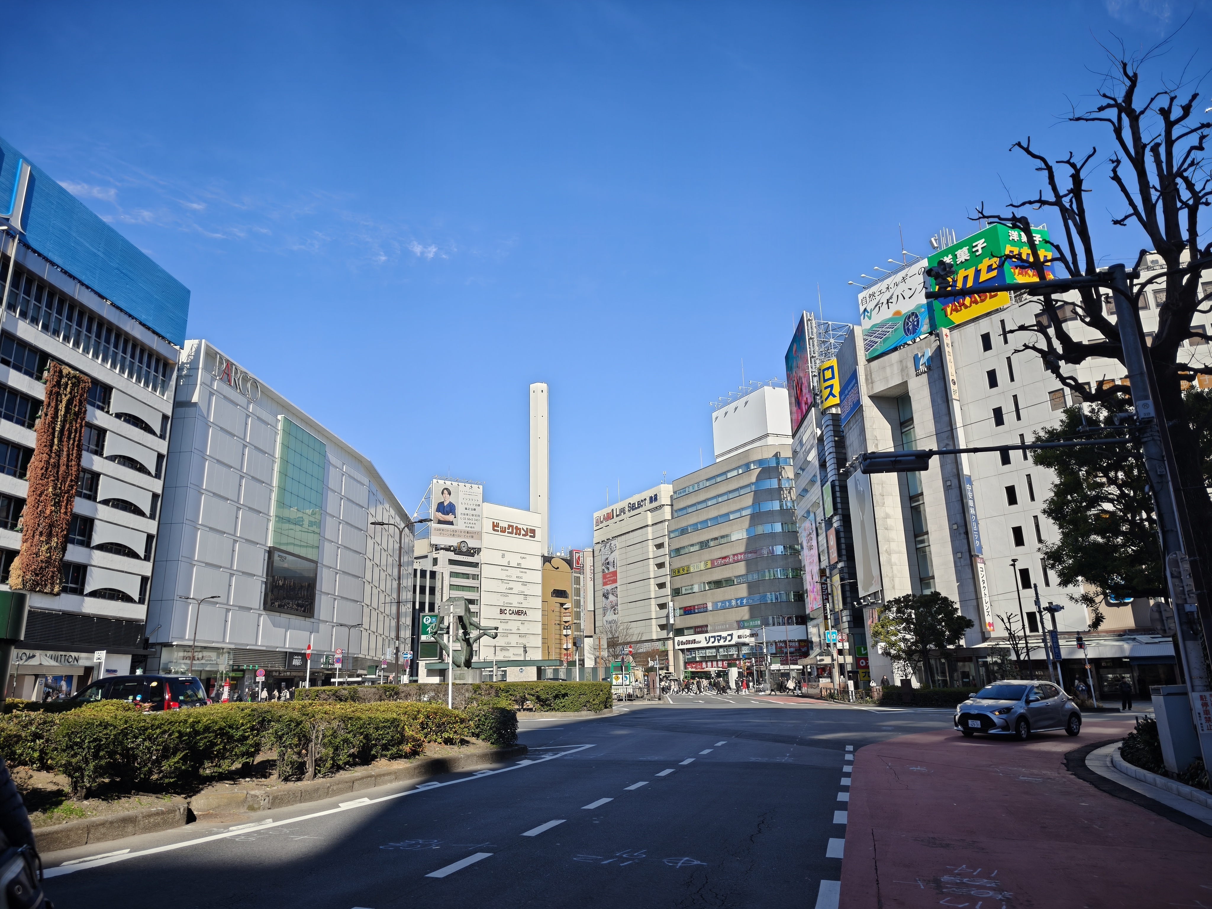 池袋站西口外景